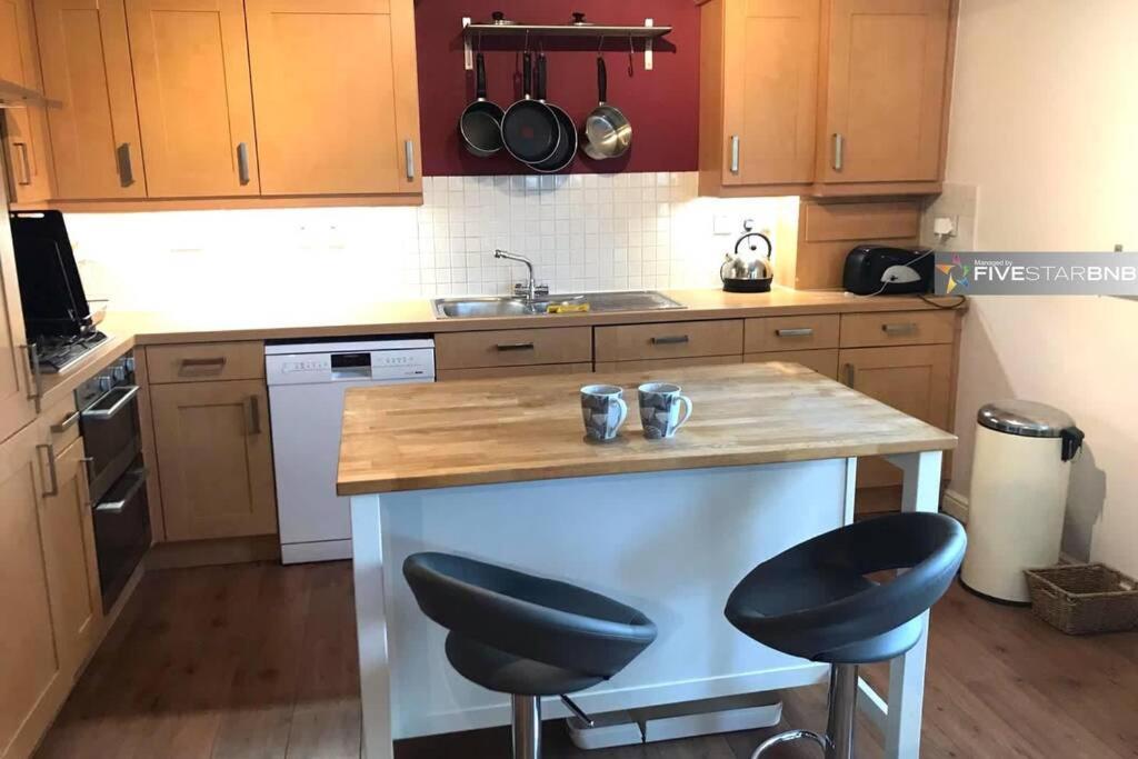 Appartement Waterfront Living In Leith With Free Parking!