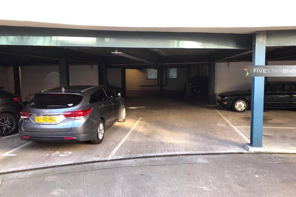 Waterfront Living In Leith With Free Parking! Appartement